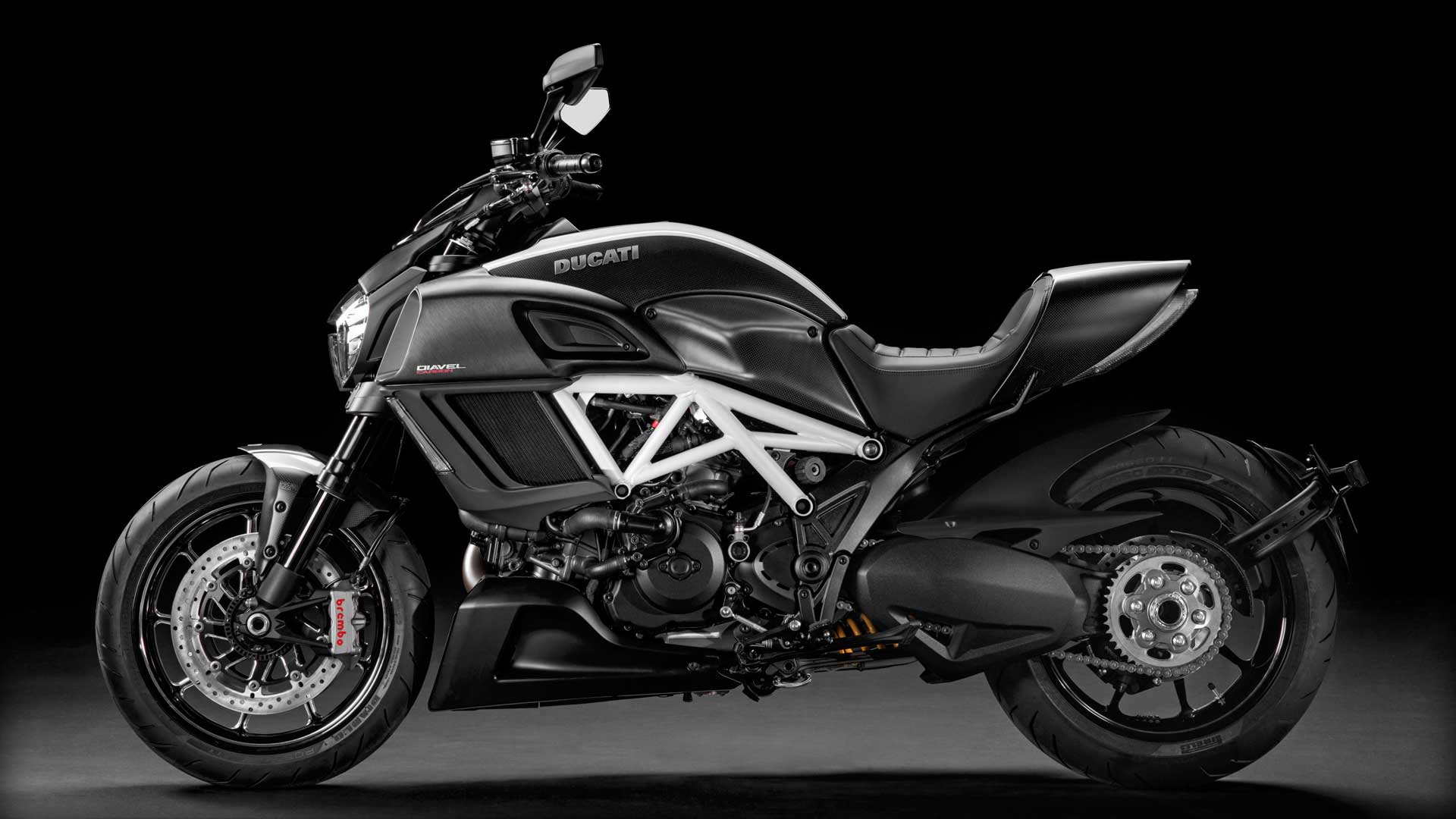 Ducati Diavel Carbon exterior side view