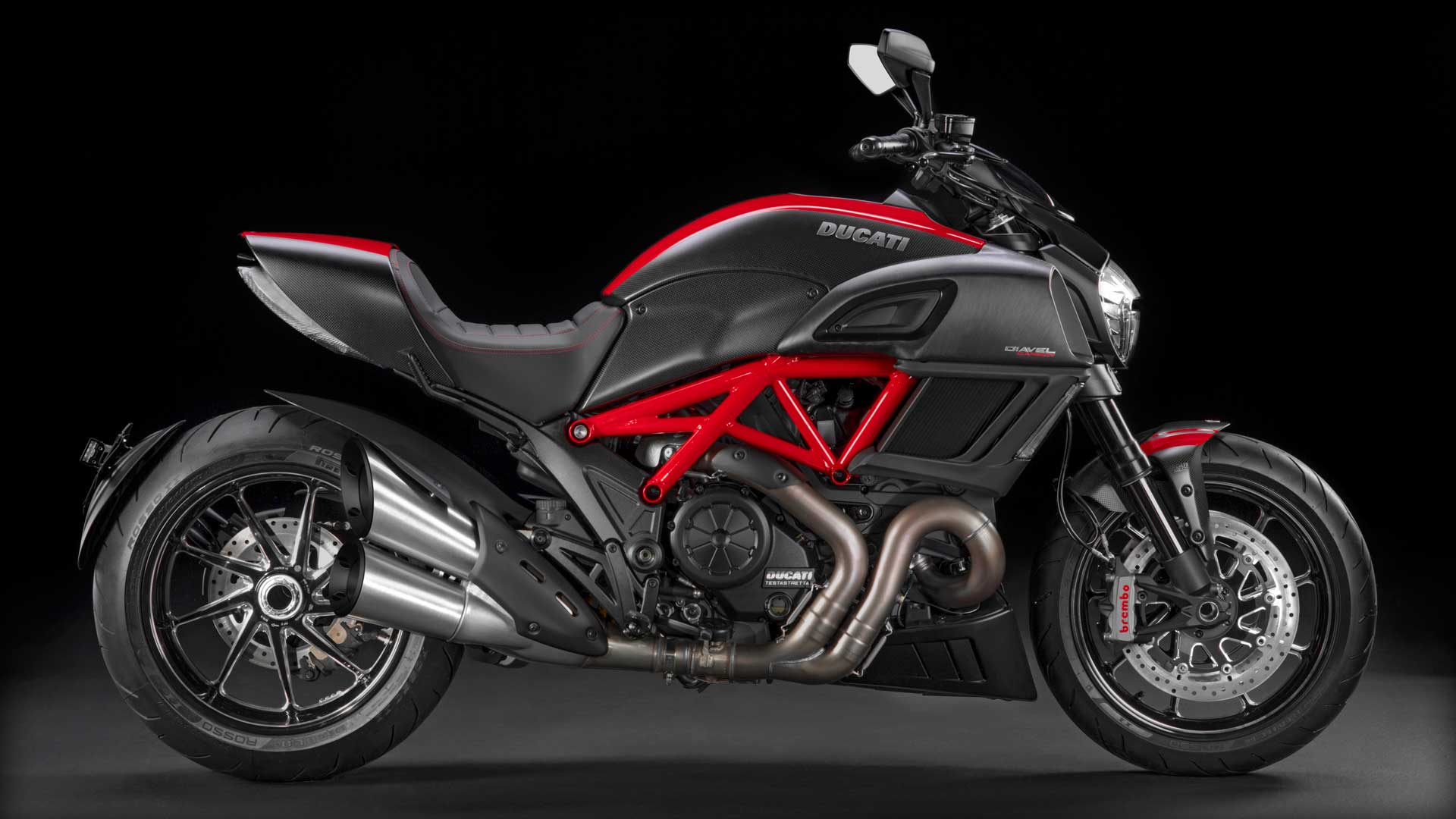 Ducati Diavel Carbon exterior side view