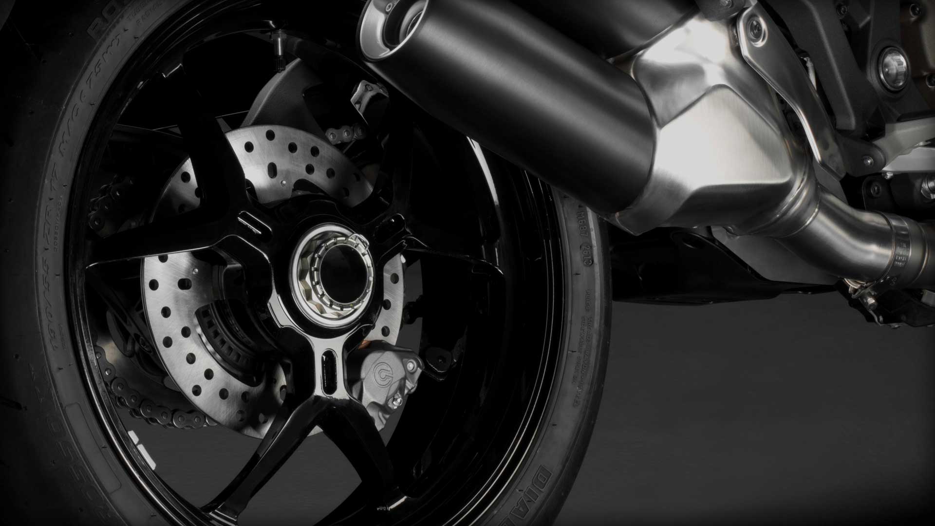 2014 Ducati Monster 1200 S Tyre