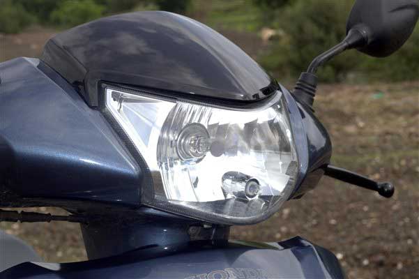 Honda Activa 125 Deluxe front headlight