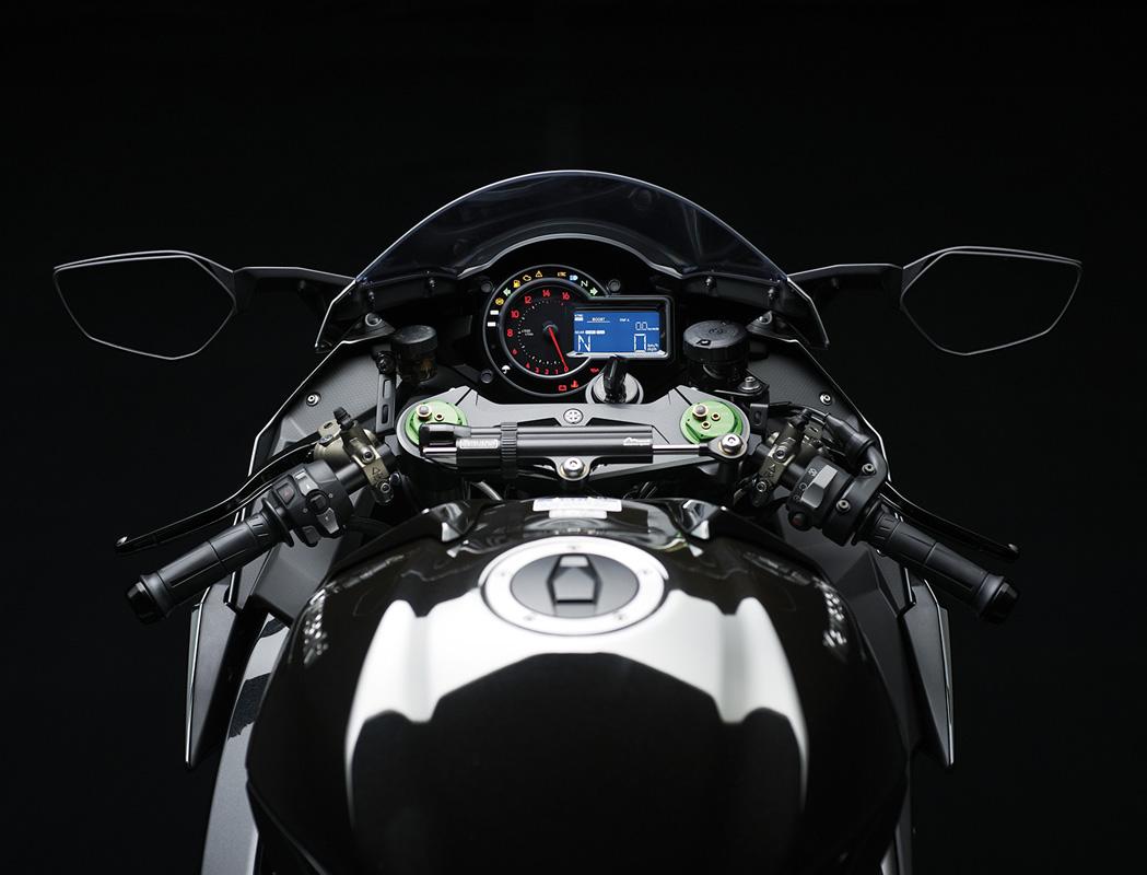 Kawasaki Ninja H2 2016 speedometer view