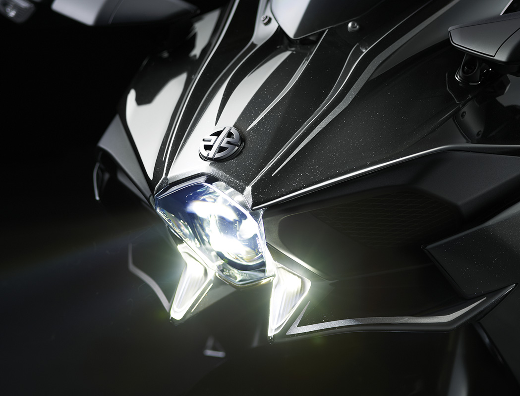 Kawasaki Ninja H2 2016 head light view