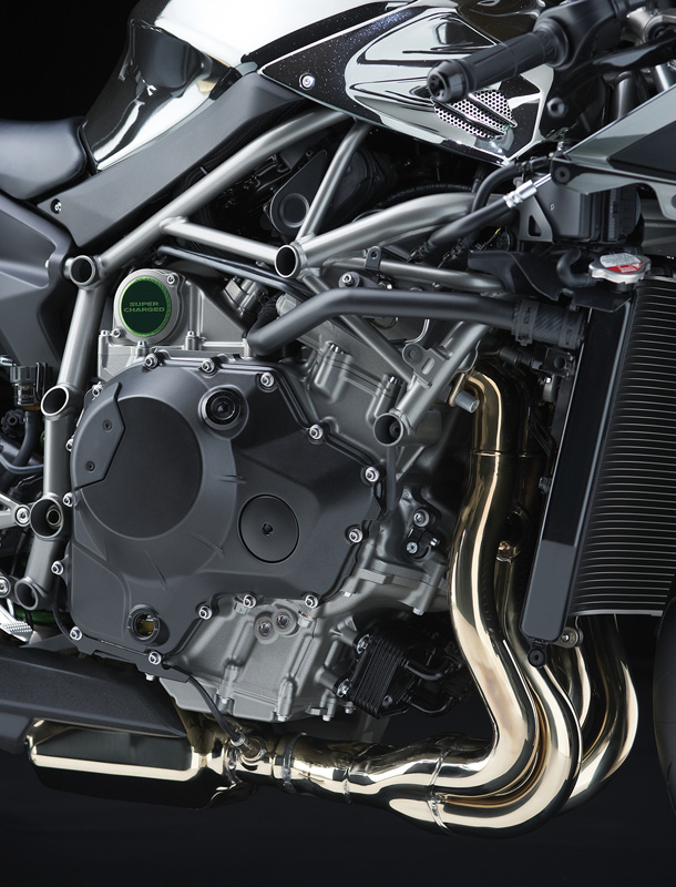 Kawasaki Ninja H2 2016 engine view