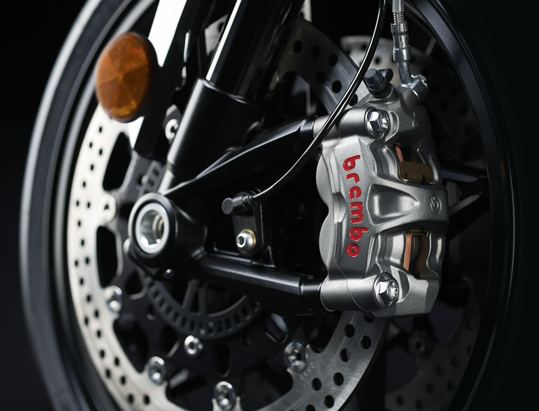 Kawasaki Ninja H2 2016 front tyre view