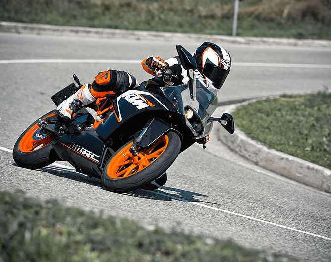 KTM RC 200 with Drive