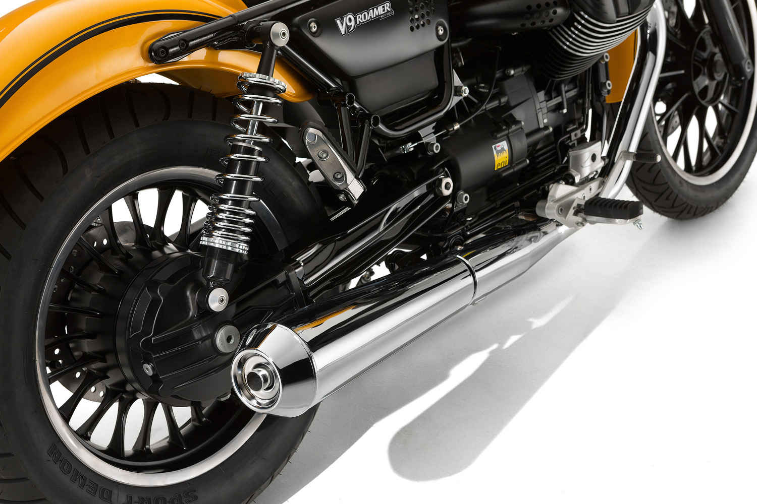 Moto Guzzi V9 Roamer rear wheel view