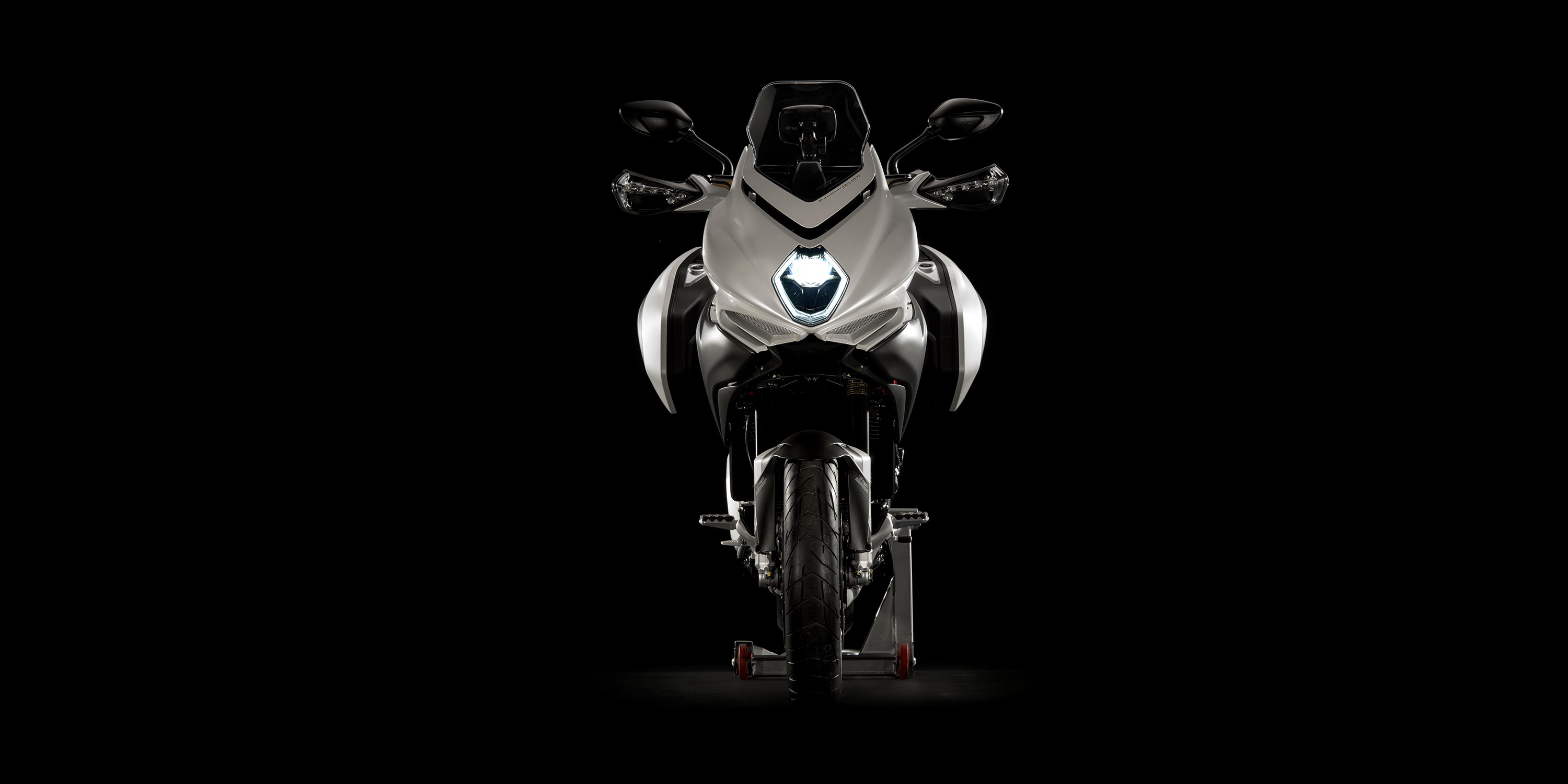 MV Agusta Turismo Veloce 800 Lusso front view