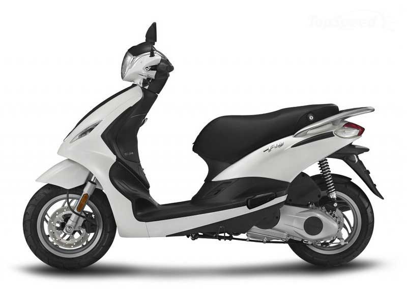 Piaggio New Fly 150 3V side view