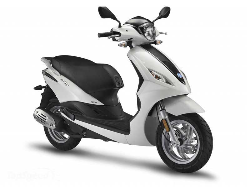 Piaggio New Fly 150 3V front cross view