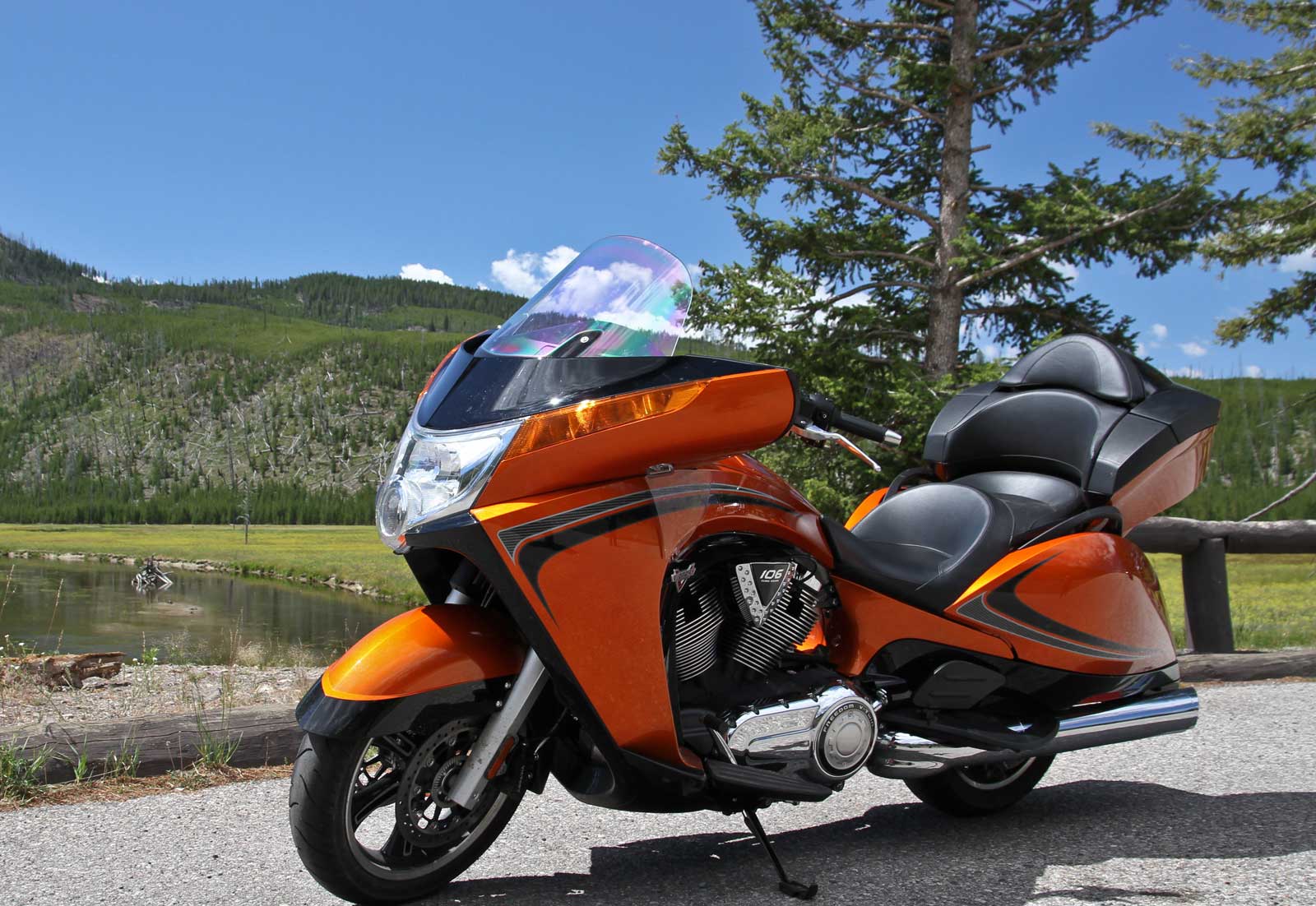 2014 Victory Vision Tour front cross view