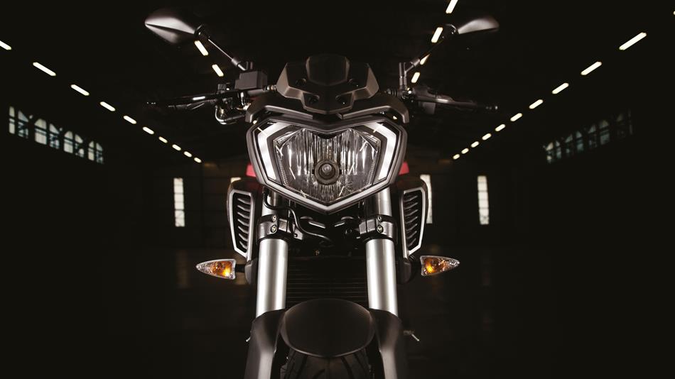 yamaha MT 125 ABS front headlight view