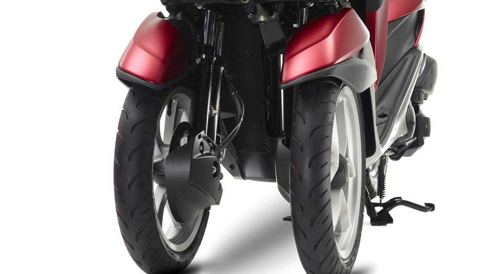 Yamaha Tricity front tyre view
