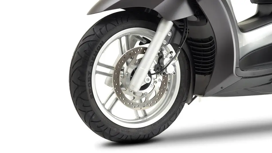 Yamaha X city 250 front tire and disc view