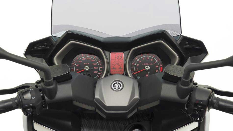 Yamaha X MAX 400 speedometer view