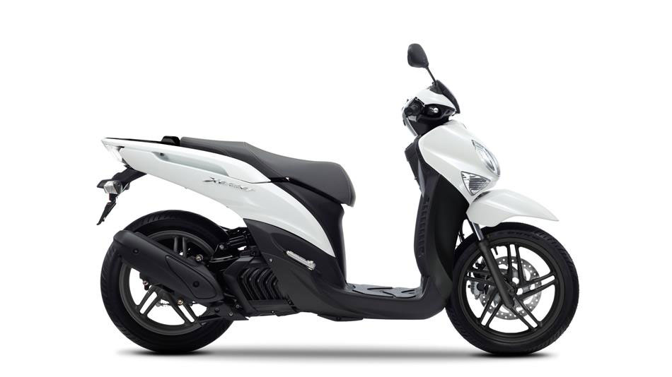 Yamaha Xenter 150 side view