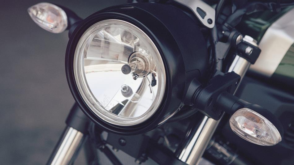 Yamaha XSR700 headlight view