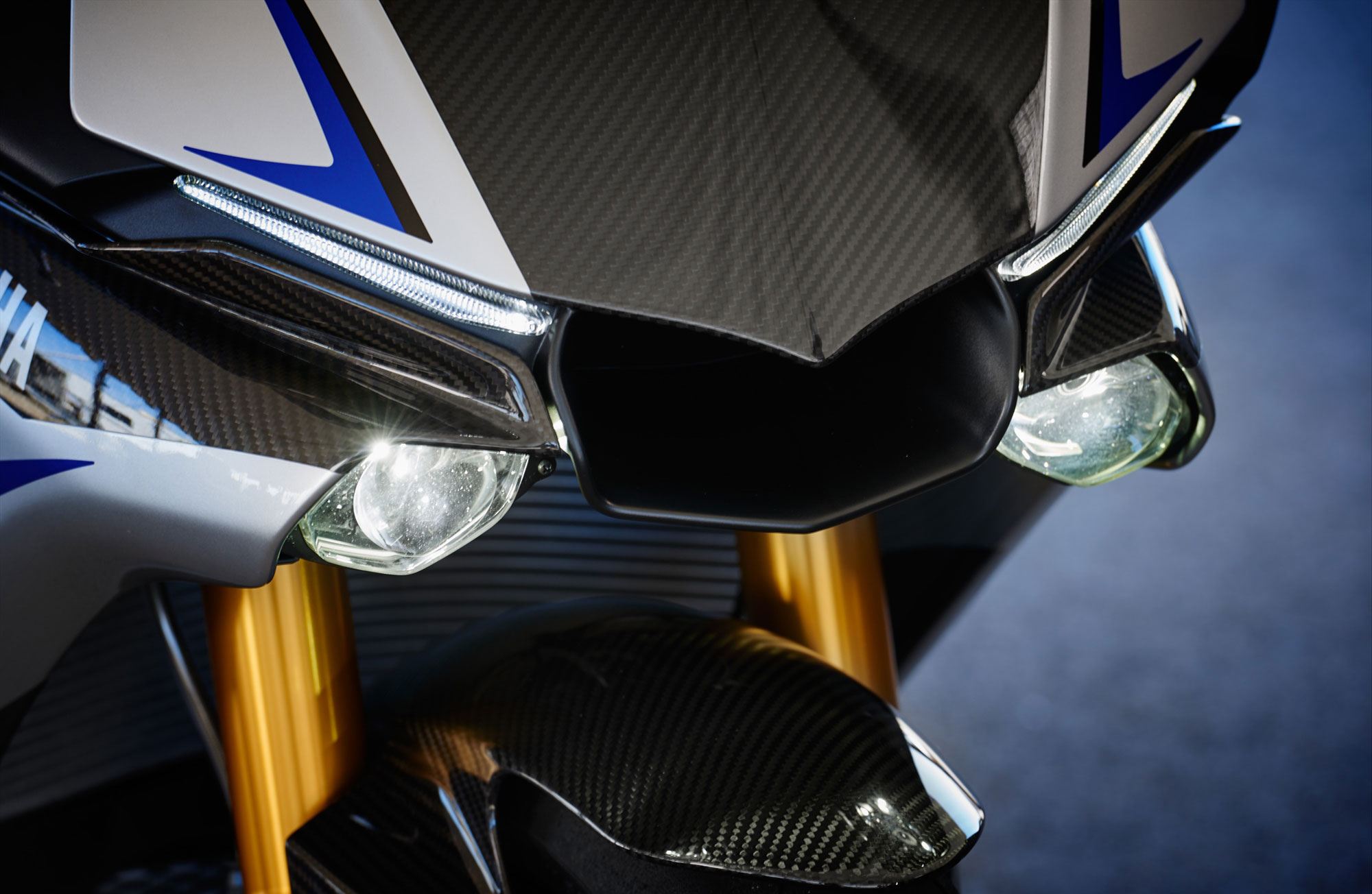 Yamaha YZF R1M 2015 Front HeadLight View
