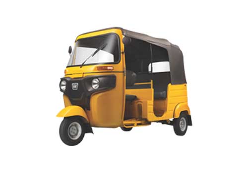Bajaj RE Compact 4S CNG front cross view
