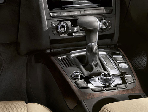 Audi A4 2.0 TDI Premium Plus Gear