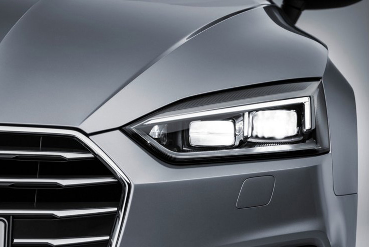 Audi A5 Cabriolet 2018 front fog lamp view