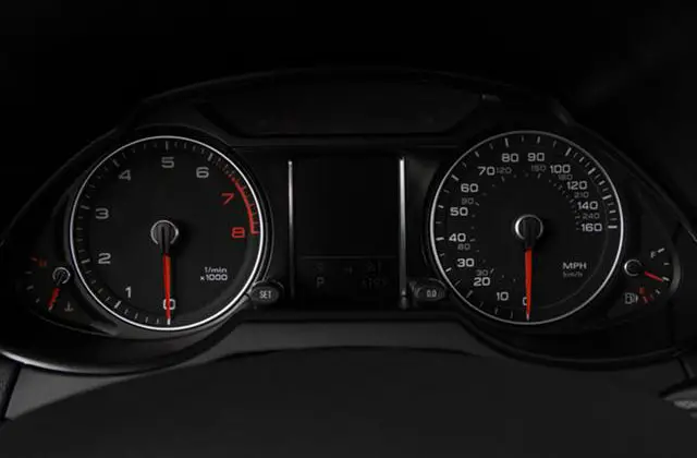 Audi Q5 2.0 TDI Premium Plus Speedometer