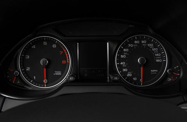 Audi Q5 2.0 TFSI quattro Premium Plus Speedometer