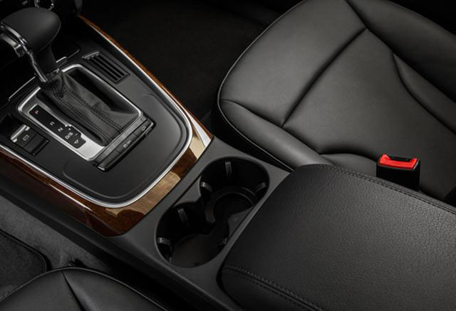 Audi Q5 3.0 TDI Premium Cup Holder