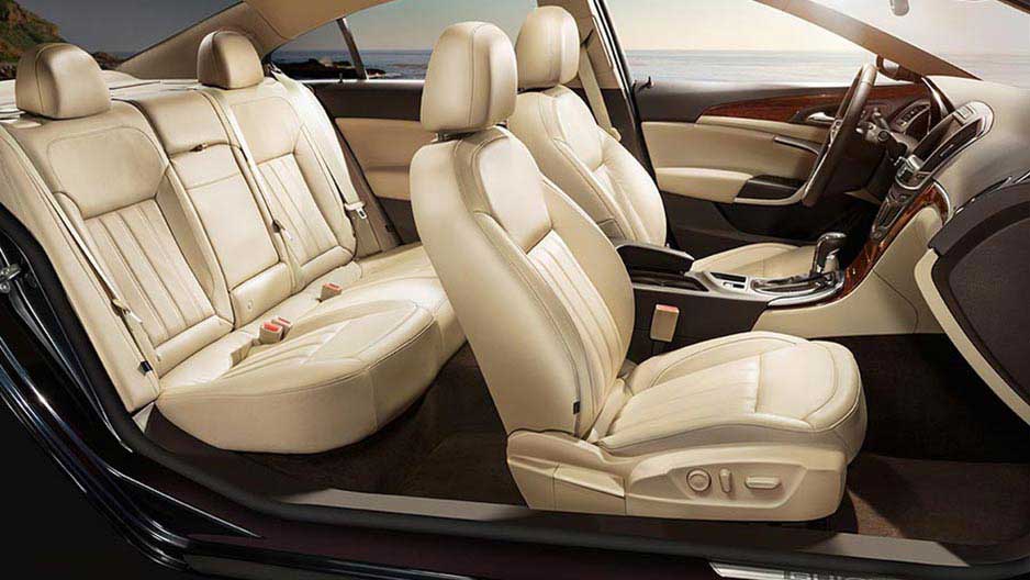 Buick Regal FWD Premium 1 Interior seats