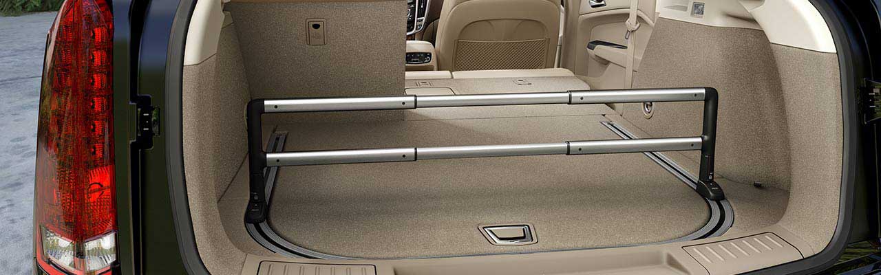 Cadillac SRX AWD Luxury Interior rear space