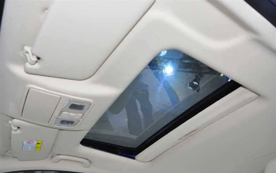 2015 Changan Alsvin V7 1.6 MT Premium Interior sunroof