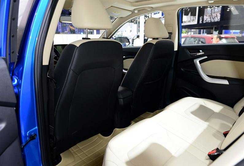 2015 Changan Alsvin V7 1.6 MT Premium Interior seats