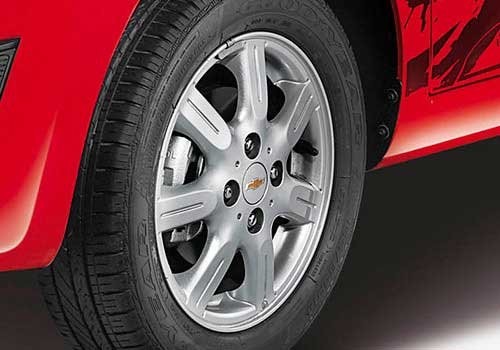 Chevrolet Beat manchester United Edition Petrol Exterior tyre