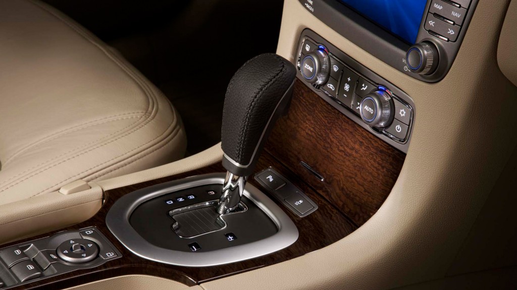 Chevrolet Caprice LS 2016 gear view