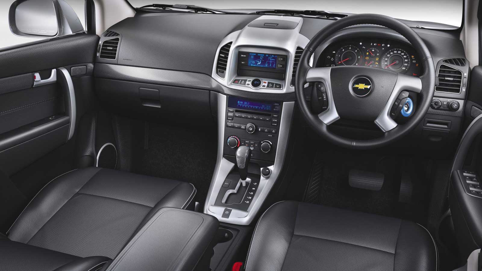 Chevrolet Captiva LTZ AWD 2.2 Interior front view