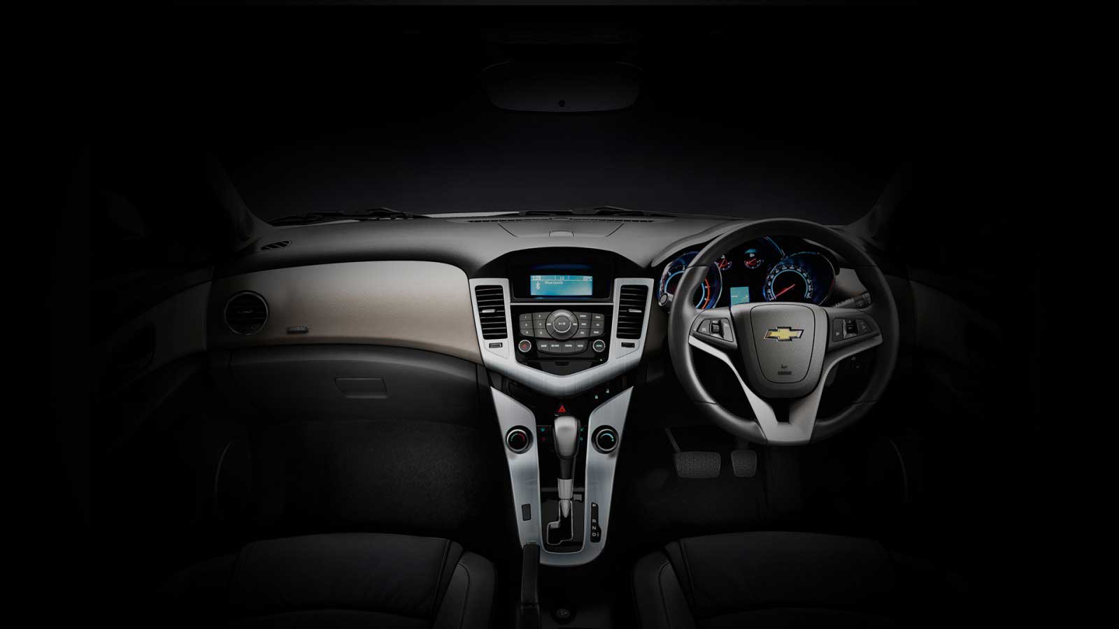 Chevrolet Cruze LTZ AT Interior front view and steering
