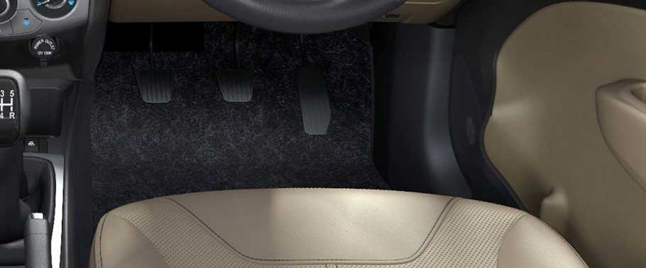 Chevrolet Sail Hatchback 1.3 LS Interior foot controls