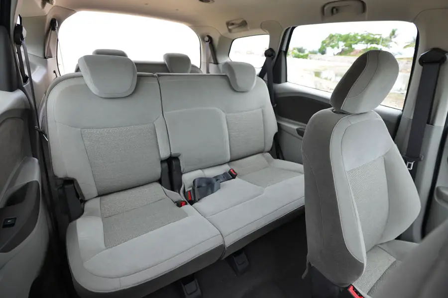 Chevrolet Spin Petrol 2015 Seat