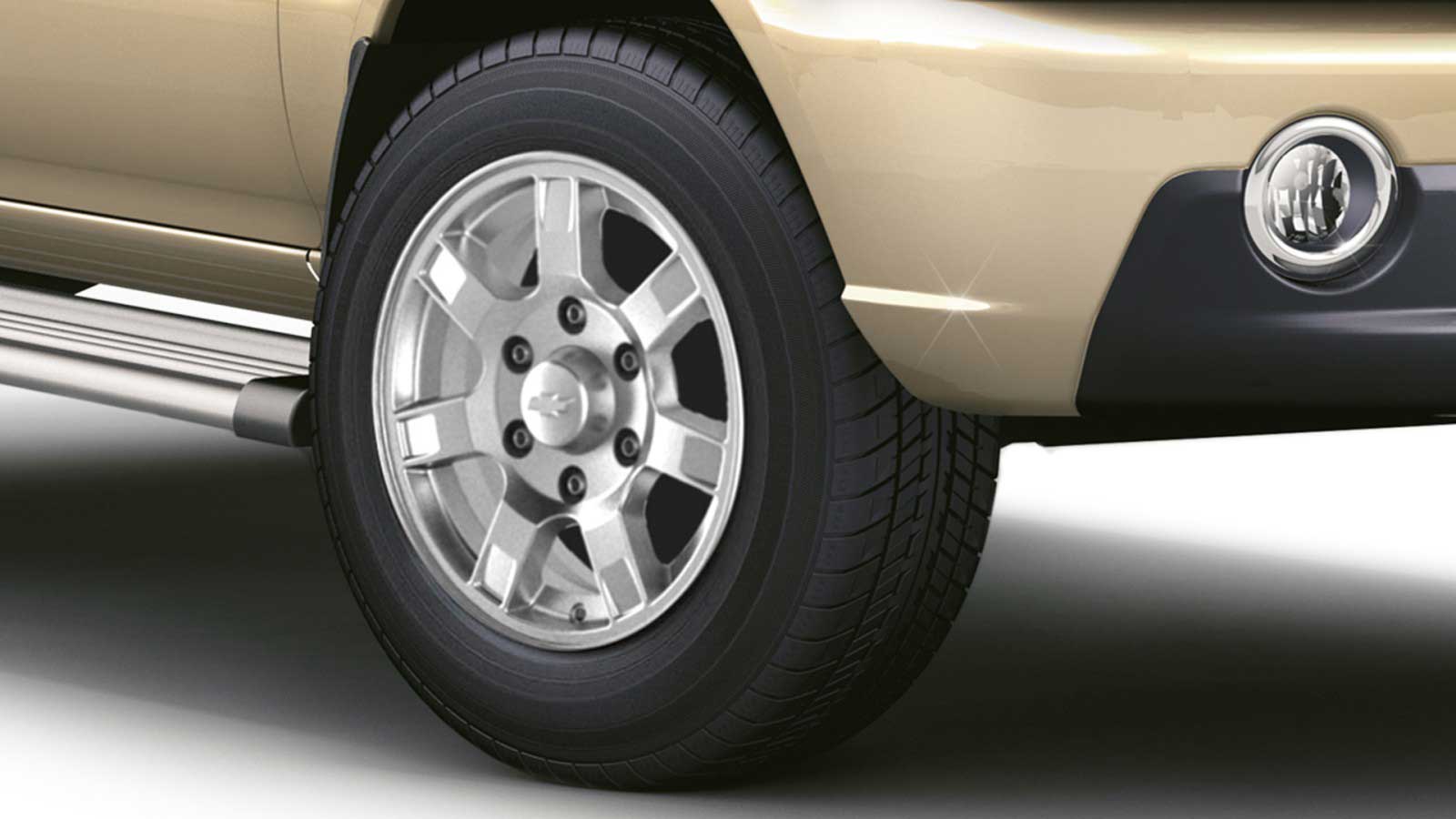 Chevrolet Tavera Neo 3-10 STR BSIII Exterior wheel
