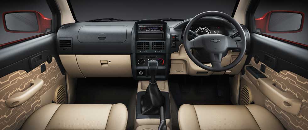 Chevrolet Tavera Neo 3-10 STR BSIII Interior front view