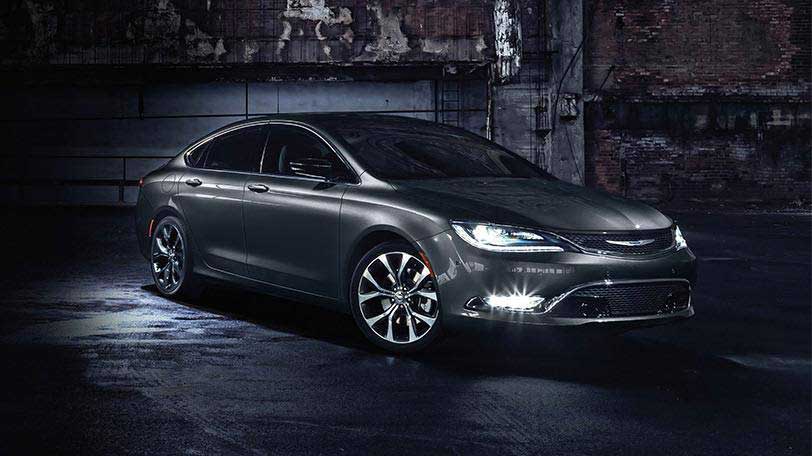 Chrysler 200 Limited FWD Exterior front cross view