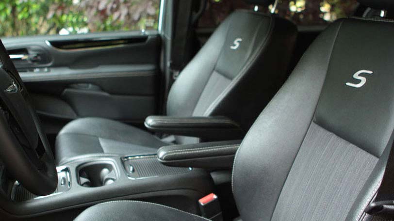 2014 Chrysler Town and Country S Interior Steering