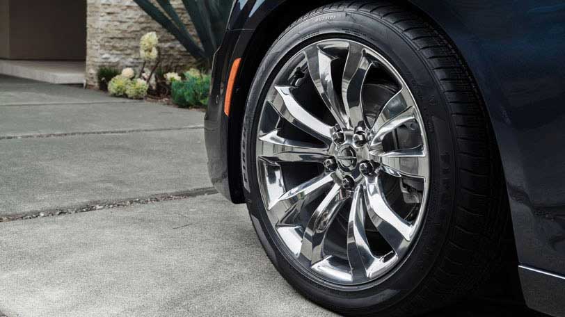 Chrysler 300 Limited AWD Exterior wheel