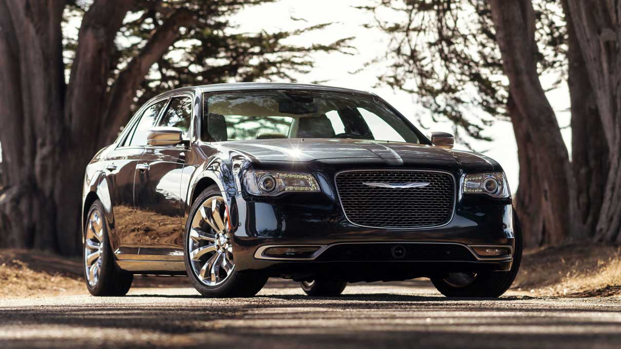 Chrysler 300 Limited RWD Exterior front view