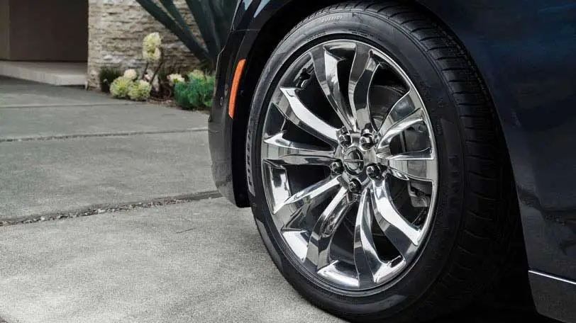 Chrysler 300S AWD Exterior wheel