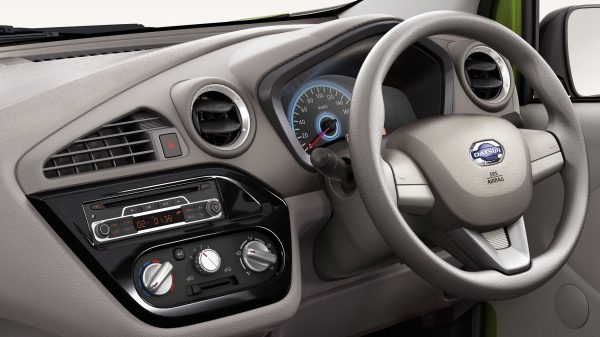 Datsun Redi Go A interior front steering wheel view