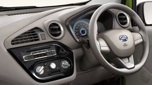 Datsun Redi Go S steering view