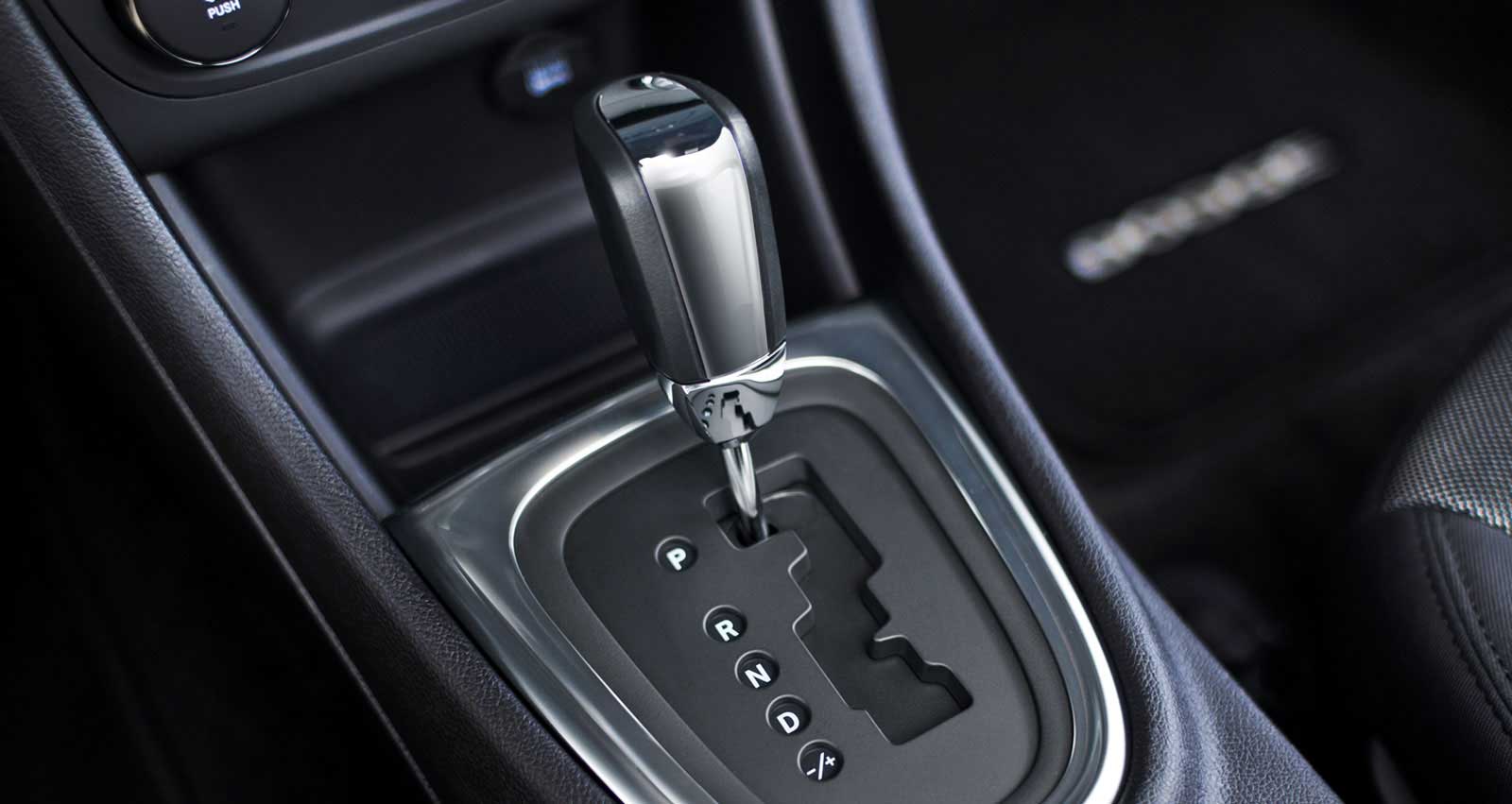2014 Dodge Avenger R/T Interior transmission