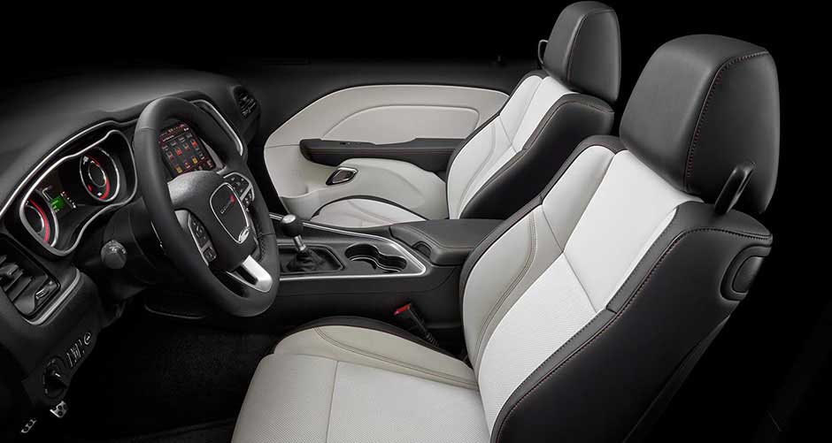 Dodge Challenger R/T Scat pack Interior front seats