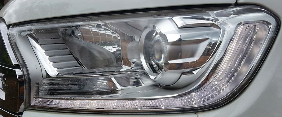 Ford Endeavour 3.2 Trent AT 4x4 front headlamp view