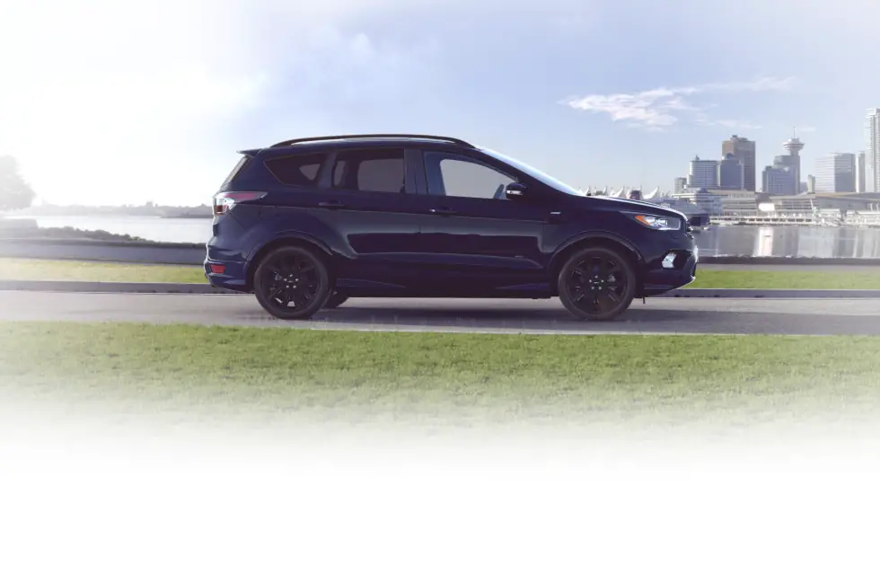 Ford Kuga 2017 side view